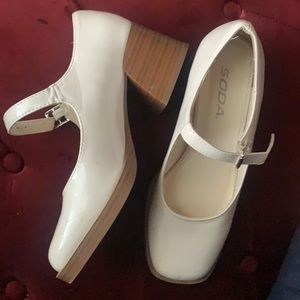 size 5 high heels color beige